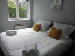 Beautiful and Secluded ,detached Garden Apartment