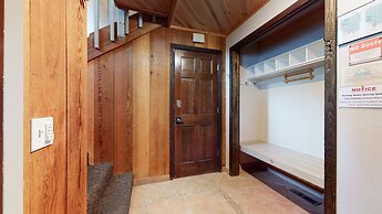 Chateau Sans Nom #19 4 Bedroom Condo by RedAwning