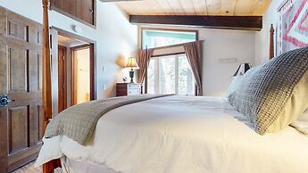 Chateau Sans Nom #19 4 Bedroom Condo by RedAwning