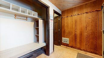 Chateau Sans Nom #19 4 Bedroom Condo by RedAwning