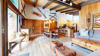 Chateau Sans Nom #19 4 Bedroom Condo by RedAwning