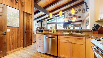 Chateau Sans Nom #19 4 Bedroom Condo by RedAwning