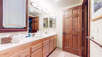 Chateau Sans Nom #19 4 Bedroom Condo by RedAwning