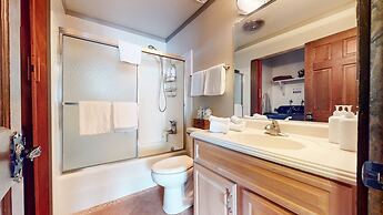 Chateau Sans Nom #19 4 Bedroom Condo by RedAwning