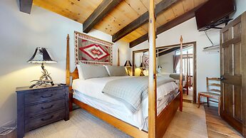 Chateau Sans Nom #19 4 Bedroom Condo by RedAwning