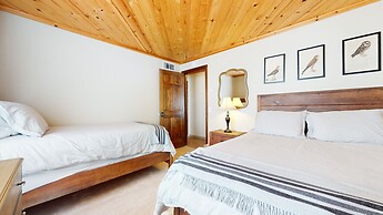 Chateau Sans Nom #19 4 Bedroom Condo by RedAwning