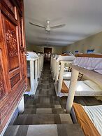 hotel y hostal nojoch che