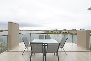 Luxury Waterfront SpaciousHouse Lakeview