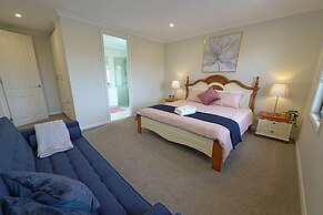 Luxury Waterfront SpaciousHouse Lakeview