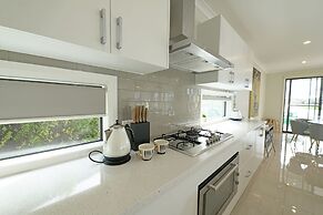 Luxury Waterfront SpaciousHouse Lakeview