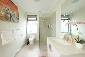 Luxury Waterfront SpaciousHouse Lakeview