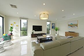 Luxury Waterfront SpaciousHouse Lakeview