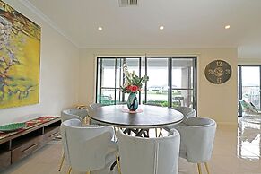 Luxury Waterfront SpaciousHouse Lakeview
