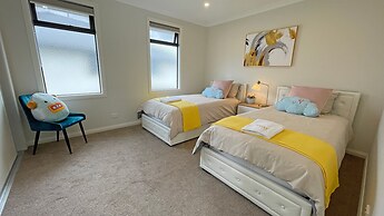 Luxury Waterfront SpaciousHouse Lakeview