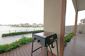 Luxury Waterfront SpaciousHouse Lakeview