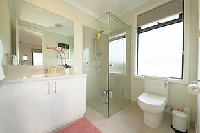 Luxury Waterfront SpaciousHouse Lakeview