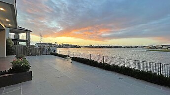 Luxury Waterfront SpaciousHouse Lakeview