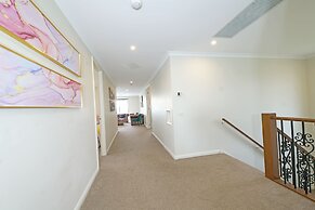 Luxury Waterfront SpaciousHouse Lakeview