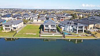 Luxury Waterfront SpaciousHouse Lakeview