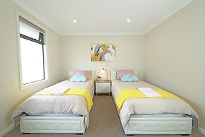 Luxury Waterfront SpaciousHouse Lakeview