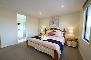 Luxury Waterfront SpaciousHouse Lakeview