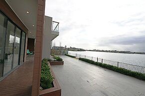 Luxury Waterfront SpaciousHouse Lakeview