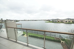 Luxury Waterfront SpaciousHouse Lakeview
