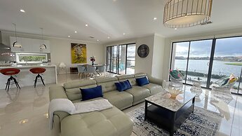 Luxury Waterfront SpaciousHouse Lakeview