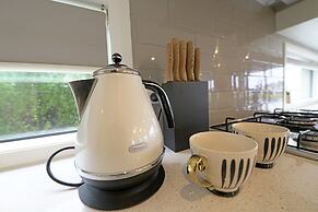 Luxury Waterfront SpaciousHouse Lakeview