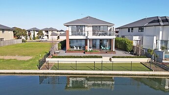 Luxury Waterfront SpaciousHouse Lakeview