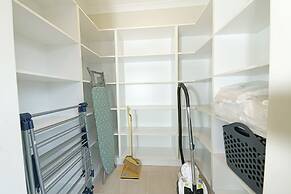 Luxury Waterfront SpaciousHouse Lakeview