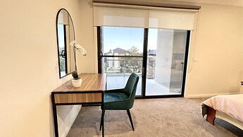 Luxury Waterfront SpaciousHouse Lakeview