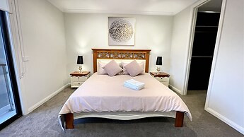 Luxury Waterfront SpaciousHouse Lakeview