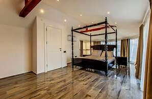 Luxurious Villa With Private Pool in Antalya