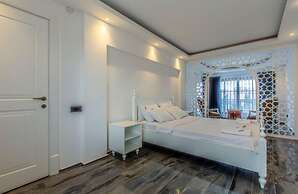 Luxurious Villa With Private Pool in Antalya