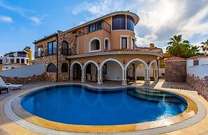 Luxurious Villa With Private Pool in Antalya
