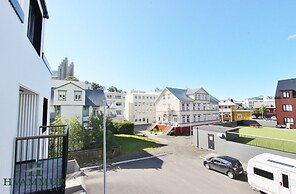 New Downtown Apartment With Free Parking