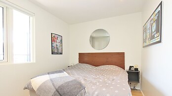 New Downtown Apartment With Free Parking