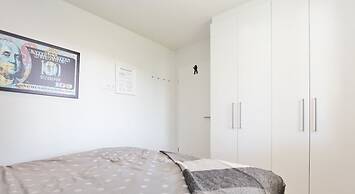 New Downtown Apartment With Free Parking