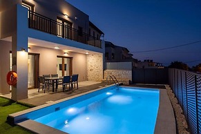 Cretan Residence With Pool