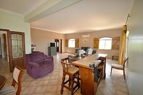 Large Country Villa With Private Pool, Vilamoura