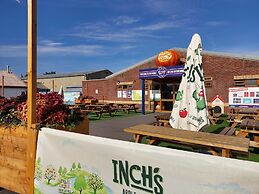 Cozy Coastal Retreat in Brean