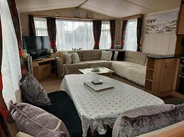 Cozy Coastal Retreat in Brean