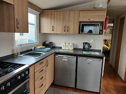 Cozy Coastal Retreat in Brean