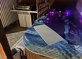 Urban Retreat Hot Tub Bar Ev Charger