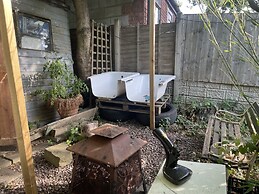 Urban Retreat Hot Tub Bar Ev Charger