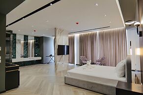 Adamas Resort & Hotel