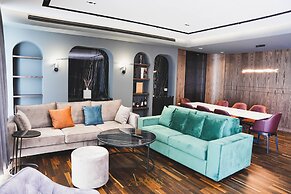 Adamas Resort & Hotel