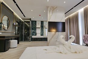 Adamas Resort & Hotel