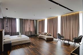 Adamas Resort & Hotel